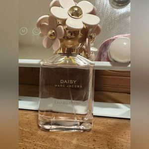 Daisy perfume